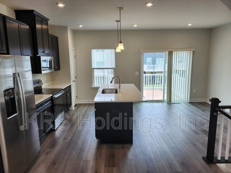 READY NOW, TOWNHOUSE NEAR HARRISONBURG - 4 BR, 3.5 Bath End Unit property image