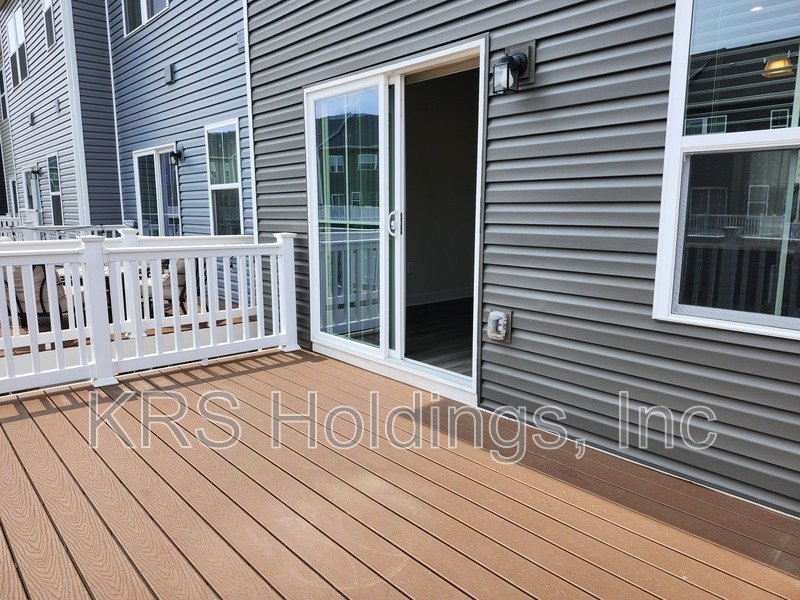 READY NOW, TOWNHOUSE NEAR HARRISONBURG - 4 BR, 3.5 Bath End Unit property image