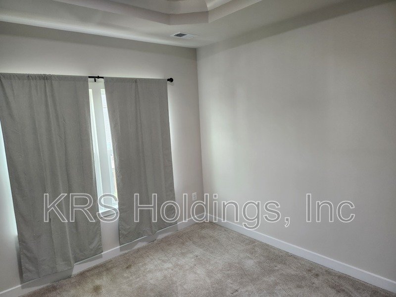 READY NOW, TOWNHOUSE NEAR HARRISONBURG - 4 BR, 3.5 Bath End Unit property image