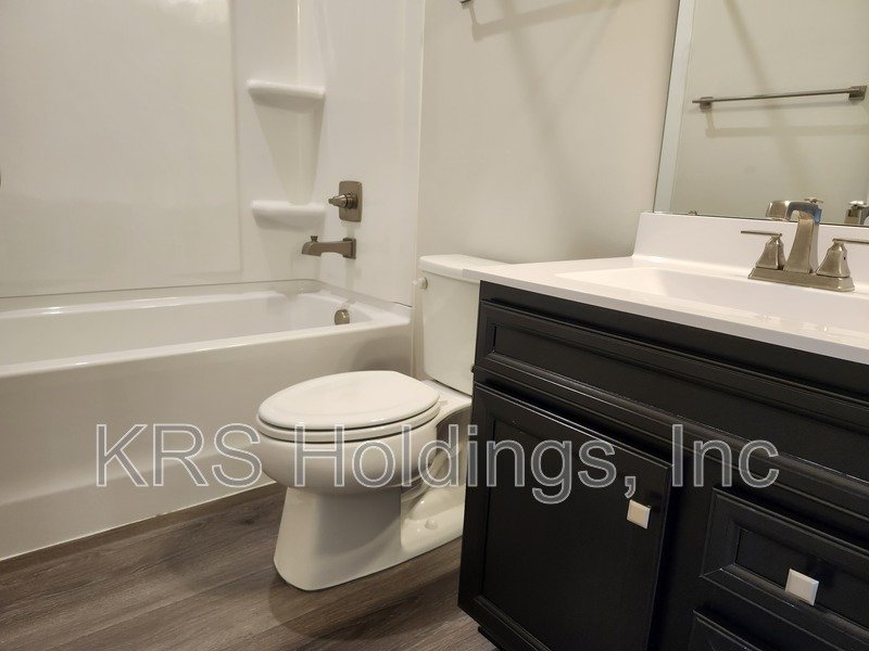 READY NOW, TOWNHOUSE NEAR HARRISONBURG - 4 BR, 3.5 Bath End Unit property image