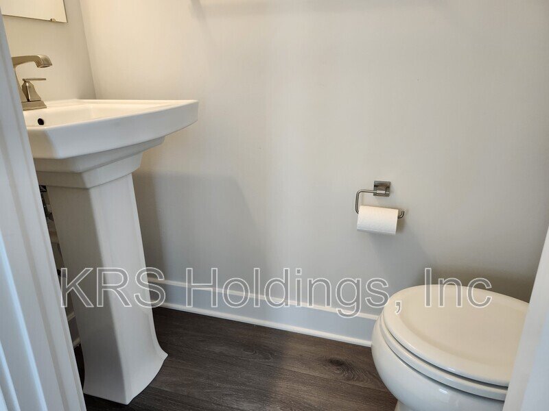 READY NOW, TOWNHOUSE NEAR HARRISONBURG - 4 BR, 3.5 Bath End Unit property image