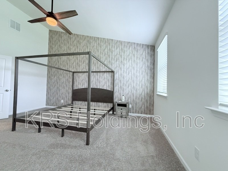 Move In Ready Townhome with Screened in Porch and Golf Course Views! property image
