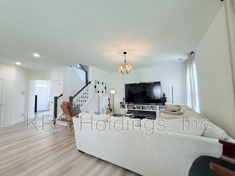 Immaculate Corner-Lot Home in Sydney Creek property image