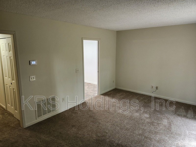 AVAILABLE IMMEDIATELY-2-Bedroom Townhouse Conveniently Located Near JMU property image