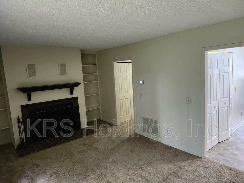 AVAILABLE IMMEDIATELY-2-Bedroom Townhouse Conveniently Located Near JMU property image