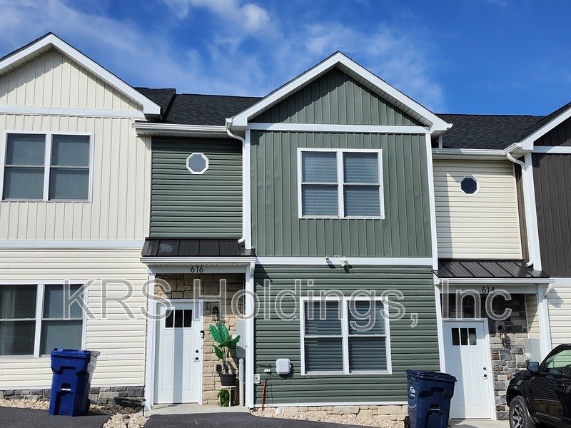 AVAILABLE NOW-Practically New 3 BR, 2.5 Bath Townhome, Great Harrisonburg Location property image