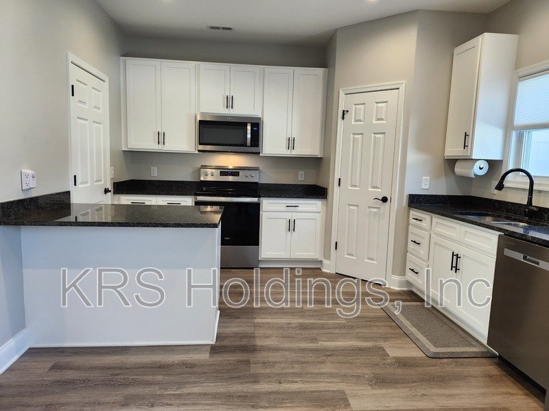 AVAILABLE NOW-Practically New 3 BR, 2.5 Bath Townhome, Great Harrisonburg Location property image