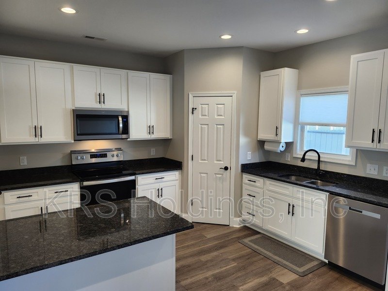 AVAILABLE NOW-Practically New 3 BR, 2.5 Bath Townhome, Great Harrisonburg Location property image