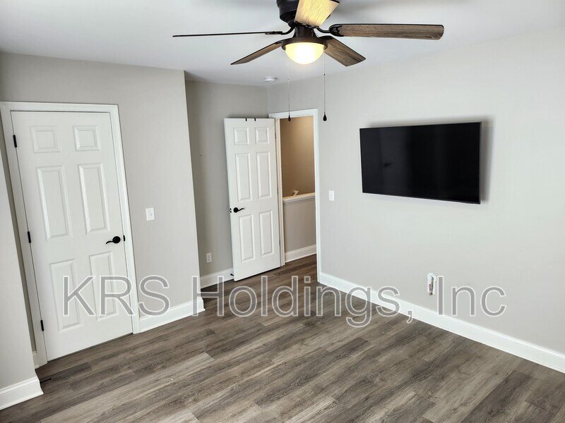 AVAILABLE NOW-Practically New 3 BR, 2.5 Bath Townhome, Great Harrisonburg Location property image