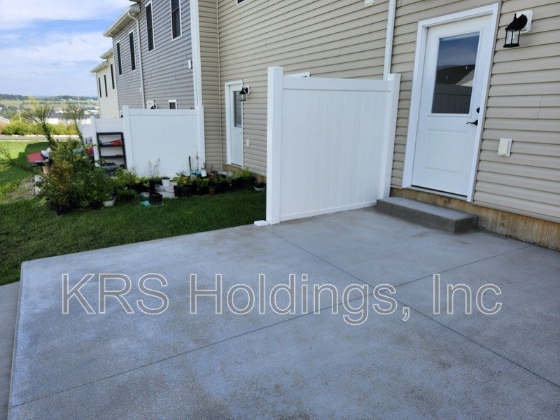 AVAILABLE NOW-Practically New 3 BR, 2.5 Bath Townhome, Great Harrisonburg Location property image