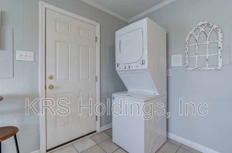 Beautiful 1 Bed 1 Bath Apartment All Utilities Included ! property image