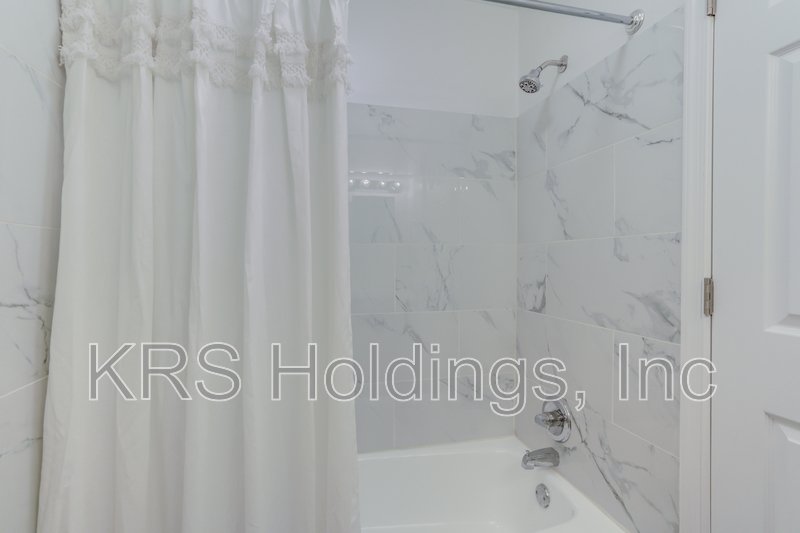 Beautiful 1 Bed 1 Bath Apartment All Utilities Included ! property image