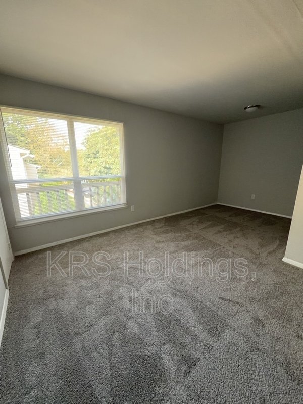 Special: $100 coupon, 8 months Lease property image