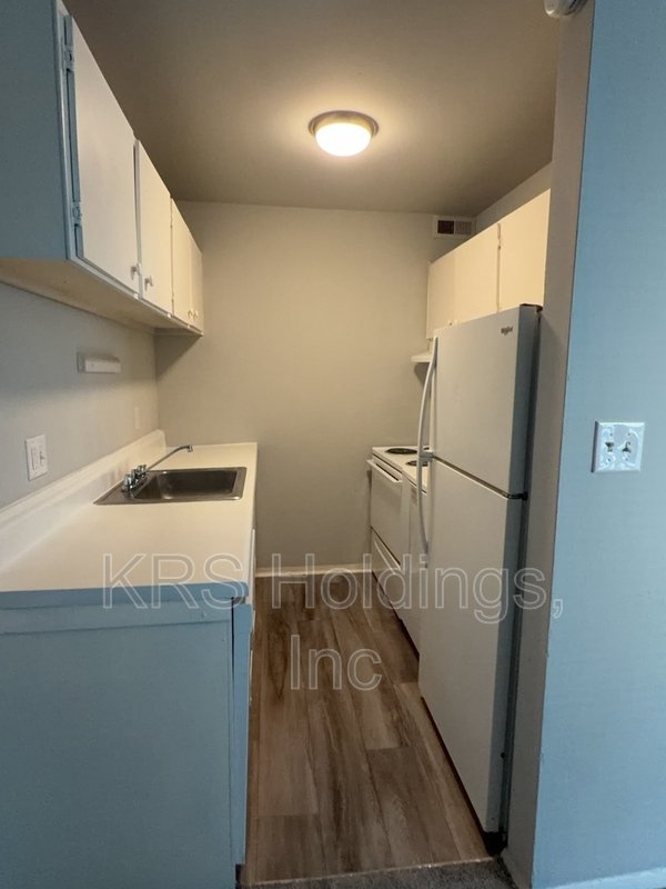 Special: $100 coupon, 8 months Lease property image