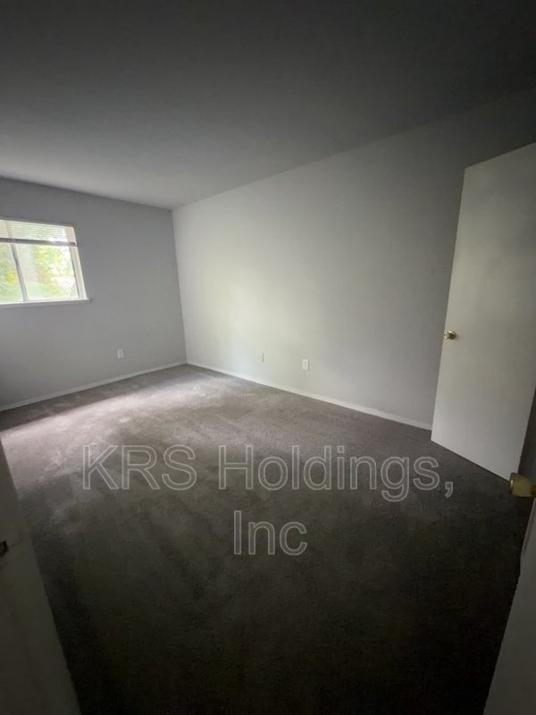 Special: $100 coupon, 8 months Lease property image
