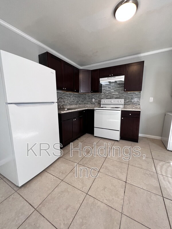 Renovated 1BR $1195/Month | Utilities Included + Washer/Dryer property image