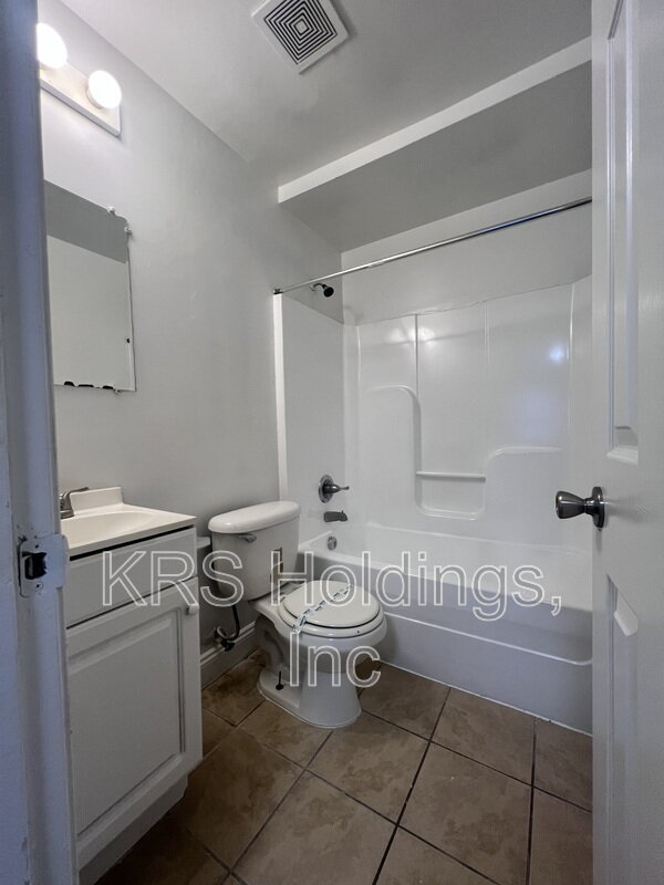 2102 Phaup st Unit B property image