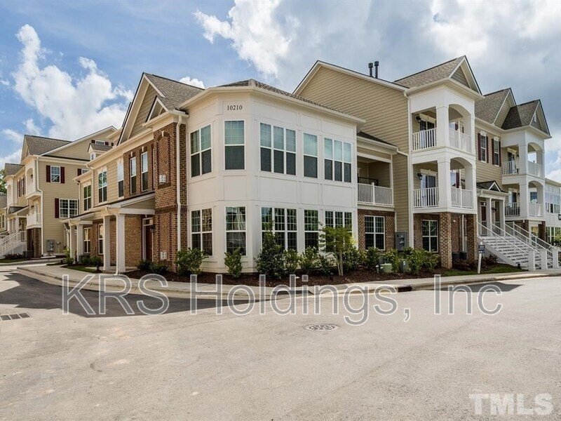 FREE RENT! Beautiful 2BR, 2BA Street-Level Ranch Condo in Cottages at Brier Creek property image