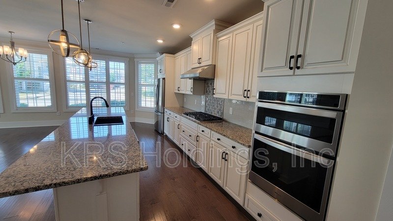 FREE RENT! Beautiful 2BR, 2BA Street-Level Ranch Condo in Cottages at Brier Creek property image