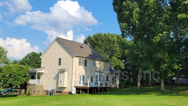 Huge Home in Wake Forest property image